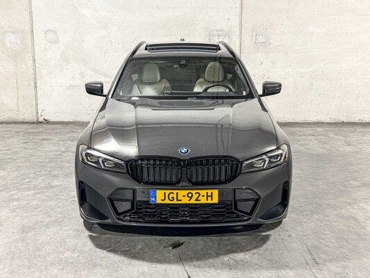 BMW 330e Touring 3-serie 292pk 2025 (Origineel-NL + 1e eigenaar), JGL-92-H