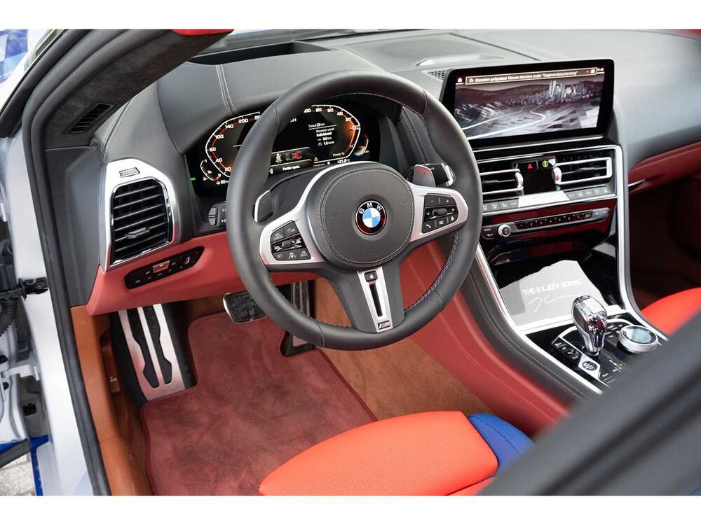 BMW M850i Gran Coupé 4.4 V8 xDrive -The 8 X Jeff Koons- M-Performance 530pk 2023 (1 van 99) (NEW) 8-Serie (Origineel-NL + 1e Eigenaar)
