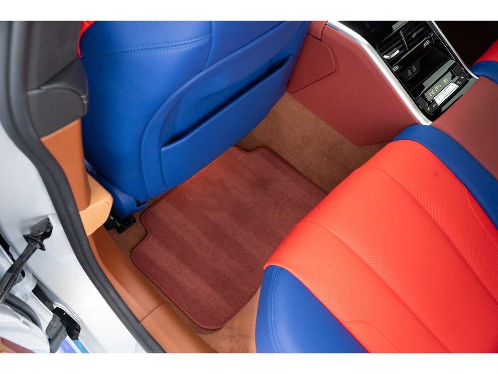 BMW M850i Gran Coupé 4.4 V8 xDrive -The 8 X Jeff Koons- M-Performance 530pk 2023 (1 van 99) (NEW) 8-Serie (Origineel-NL + 1e Eigenaar)