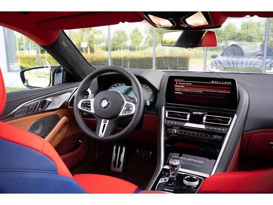 BMW M850i Gran Coupé 4.4 V8 xDrive -The 8 X Jeff Koons- M-Performance 530pk 2023 (1 van 99) (NEW) 8-Serie (Origineel-NL + 1e Eigenaar)