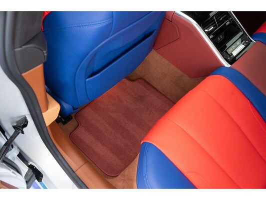 BMW M850i Gran Coupé 4.4 V8 xDrive -The 8 X Jeff Koons- M-Performance 530pk 2023 (1 van 99) (NEW) 8-Serie (Origineel-NL + 1e Eigenaar)