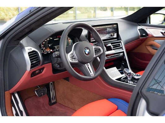 BMW M850i Gran Coupé 4.4 V8 xDrive -The 8 X Jeff Koons- M-Performance 530pk 2023 (1 van 99) (NEW) 8-Serie (Origineel-NL + 1e Eigenaar)