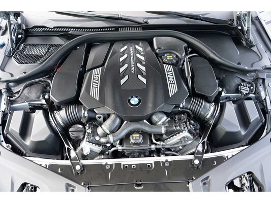 BMW M850i Gran Coupé 4,4 V8 xDrive – Der 8 X Jeff Koons – M-Performance 530 PS 2023 (1 von 99) (NEU) 8er Reihe (Original-NL + 1. Besitzer)
