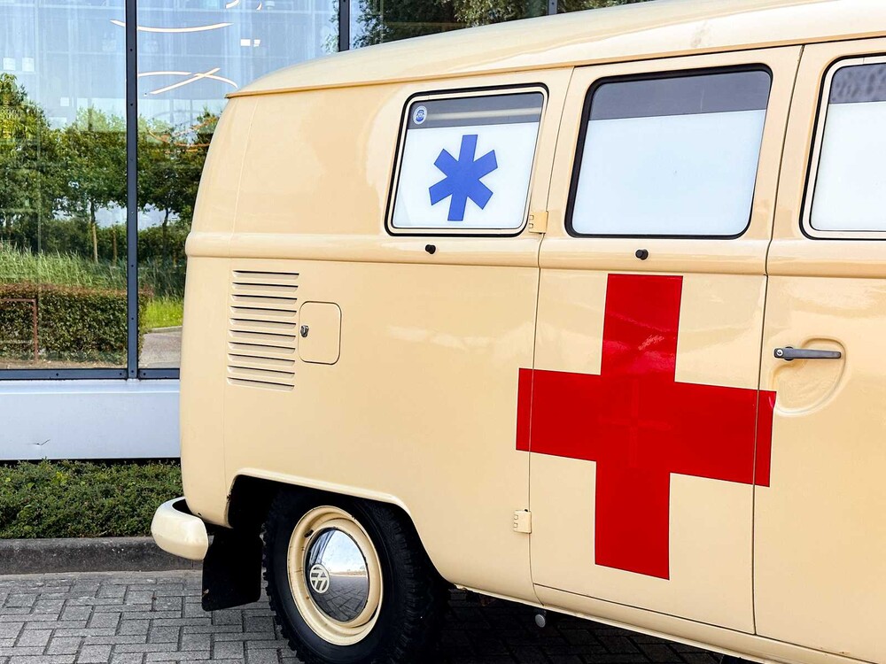 KEINE RESERVE: Volkswagen T1 Ambulance Transporter 1500-27 1965, BE-02-41