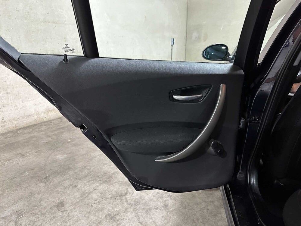 BMW 116i High Executive 1-serie 116pk 2006 (Origineel-NL), 81-ST-JS