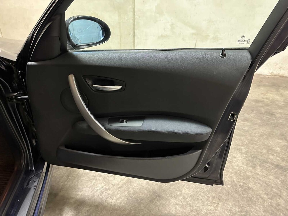 BMW 116i High Executive 1-serie 116pk 2006 (Origineel-NL), 81-ST-JS