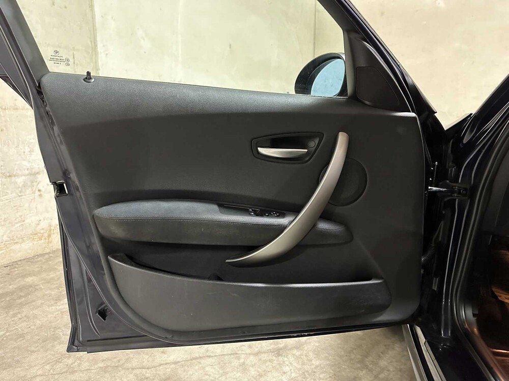 BMW 116i High Executive 1-serie 116pk 2006 (Origineel-NL), 81-ST-JS