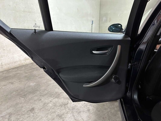 BMW 116i High Executive 1-serie 116pk 2006 (Origineel-NL), 81-ST-JS