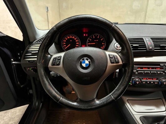 BMW 116i High Executive 1-serie 116pk 2006 (Origineel-NL), 81-ST-JS