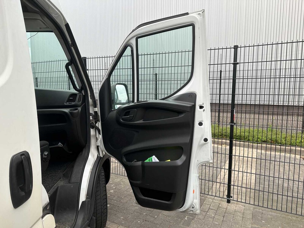 Iveco Daily 35S11V 2.3 410 H3 106pk 2016 (Origineel-NL) Automaat, VT-330-S