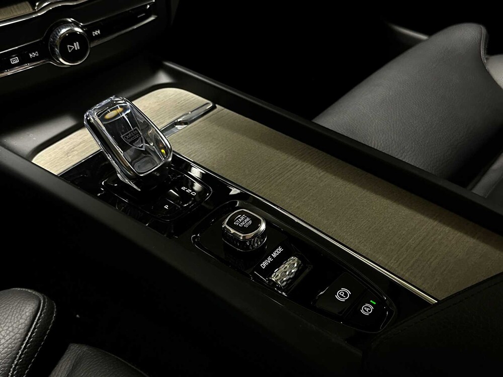 Volvo XC60 2.0 Recharge T6 AWD Inscription 340pk 2020 (Origineel-NL + 1e eigenaar), J-086-TD