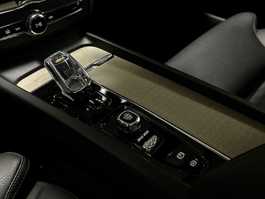 Volvo XC60 2.0 Recharge T6 AWD Inscription 340pk 2020 (Origineel-NL + 1e eigenaar), J-086-TD