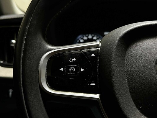 Volvo XC60 2.0 Recharge T6 AWD Inscription 340pk 2020 (Origineel-NL + 1e eigenaar), J-086-TD