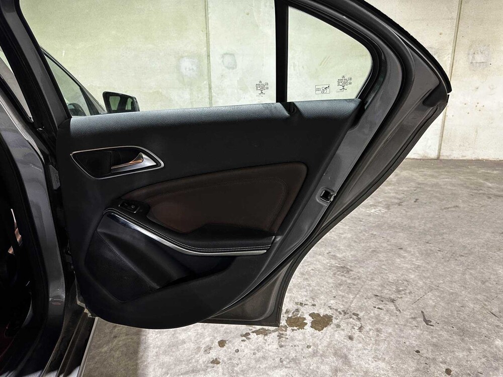 Mercedes-Benz A180 4U3 A-klasse 121pk 2013 (Origineel-NL), 8-SRR-41