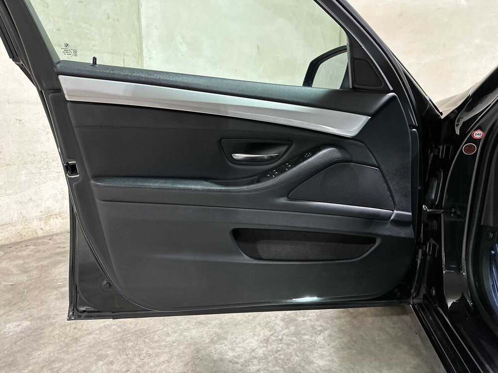 BMW 520d Touring High Executive M Sport 184pk 2013 5-serie, NN-706-Z
