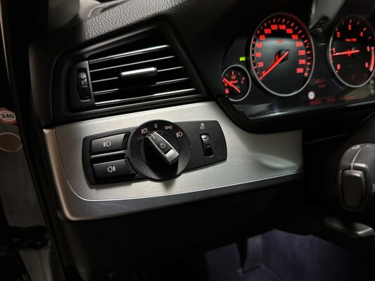 BMW 520d Touring High Executive M Sport 184pk 2013 5-serie, NN-706-Z