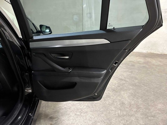 BMW 520d Touring High Executive M Sport 184pk 2013 5-serie, NN-706-Z