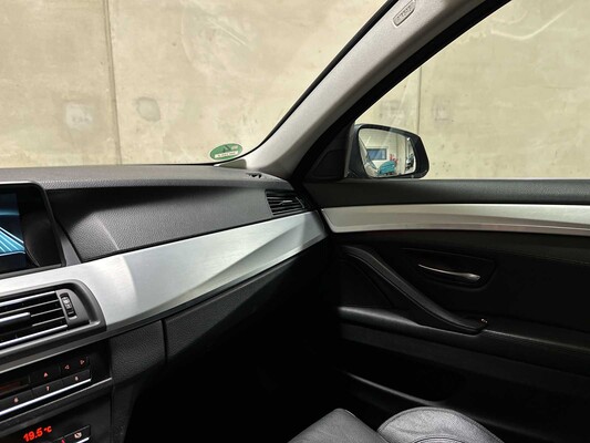 BMW 520d Touring High Executive M Sport 184pk 2013 5-serie, NN-706-Z