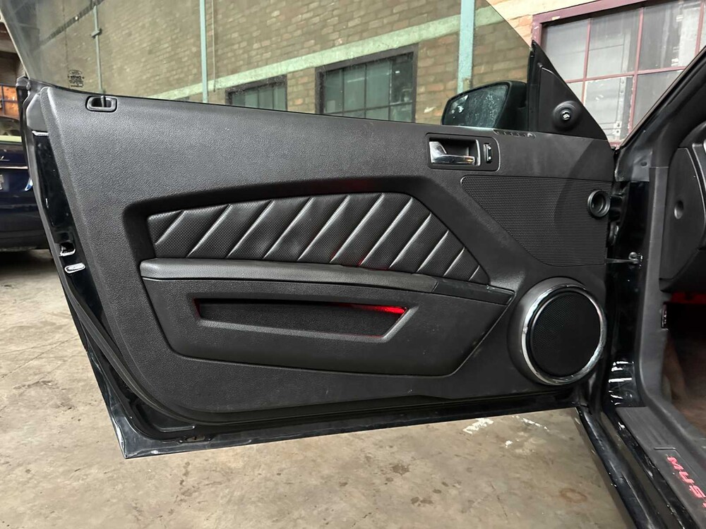 Ford Mustang 3.7 V6 305pk 2013 Coupe