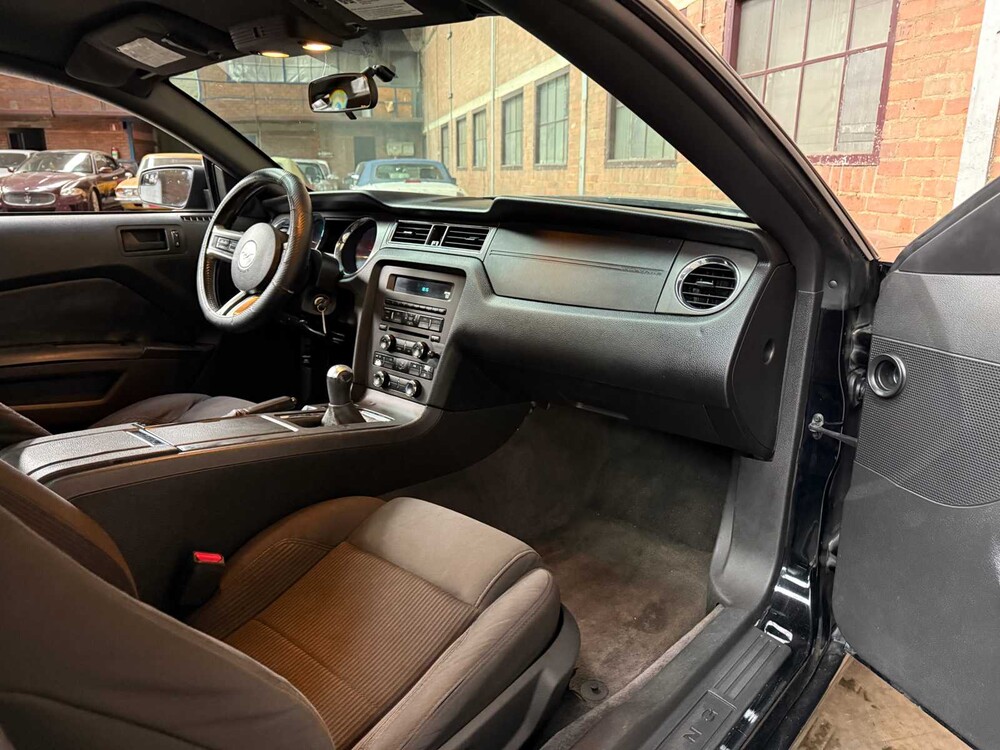 Ford Mustang 3.7 V6 305pk 2012 Coupe -Handgeschakeld-