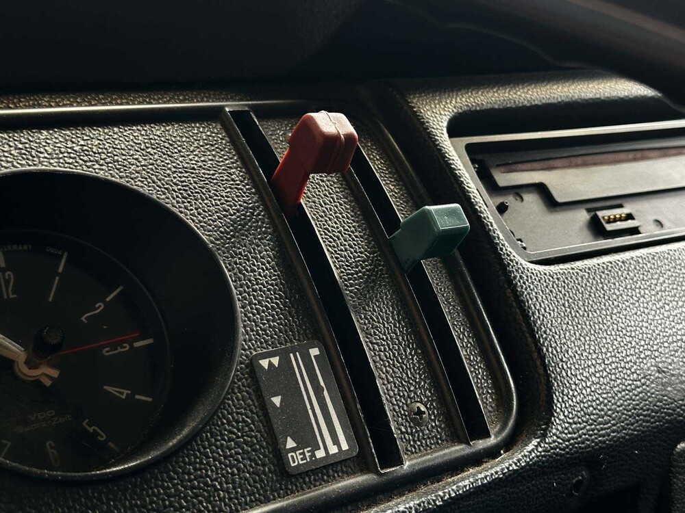 Volkswagen 23 Kampeerauto 1977, 00-SL-64 Camper