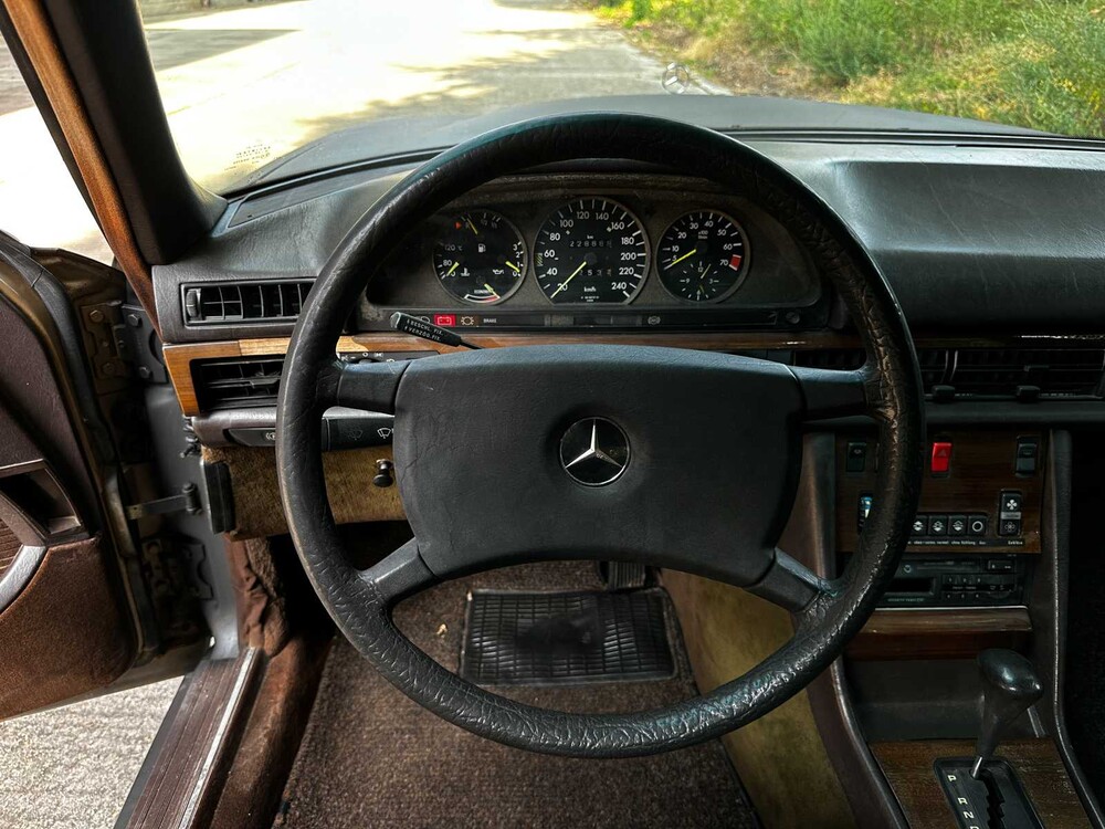 Mercedes-Benz SE W126 107pk 1982, X-916-HG