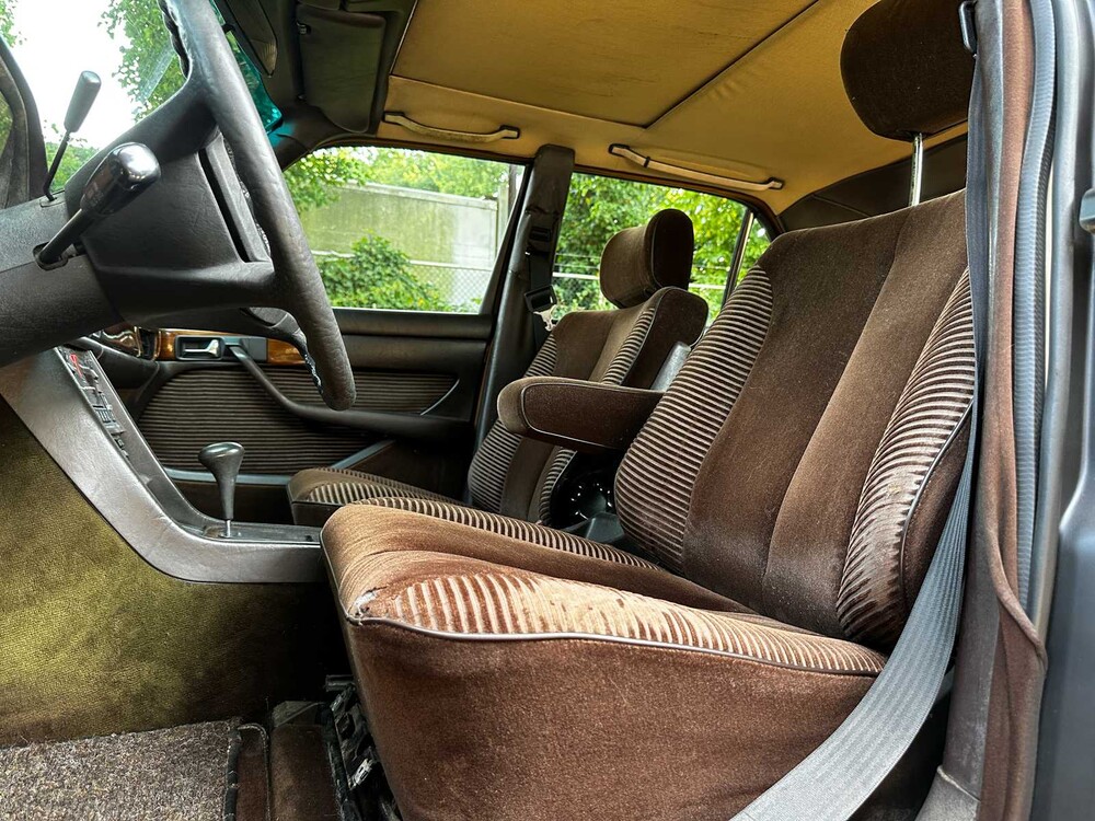 Mercedes-Benz SE W126 107 PS 1982, X-916-HG
