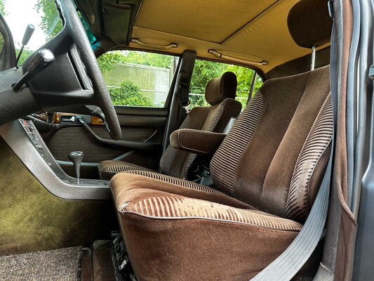 Mercedes-Benz SE W126 107 PS 1982, X-916-HG