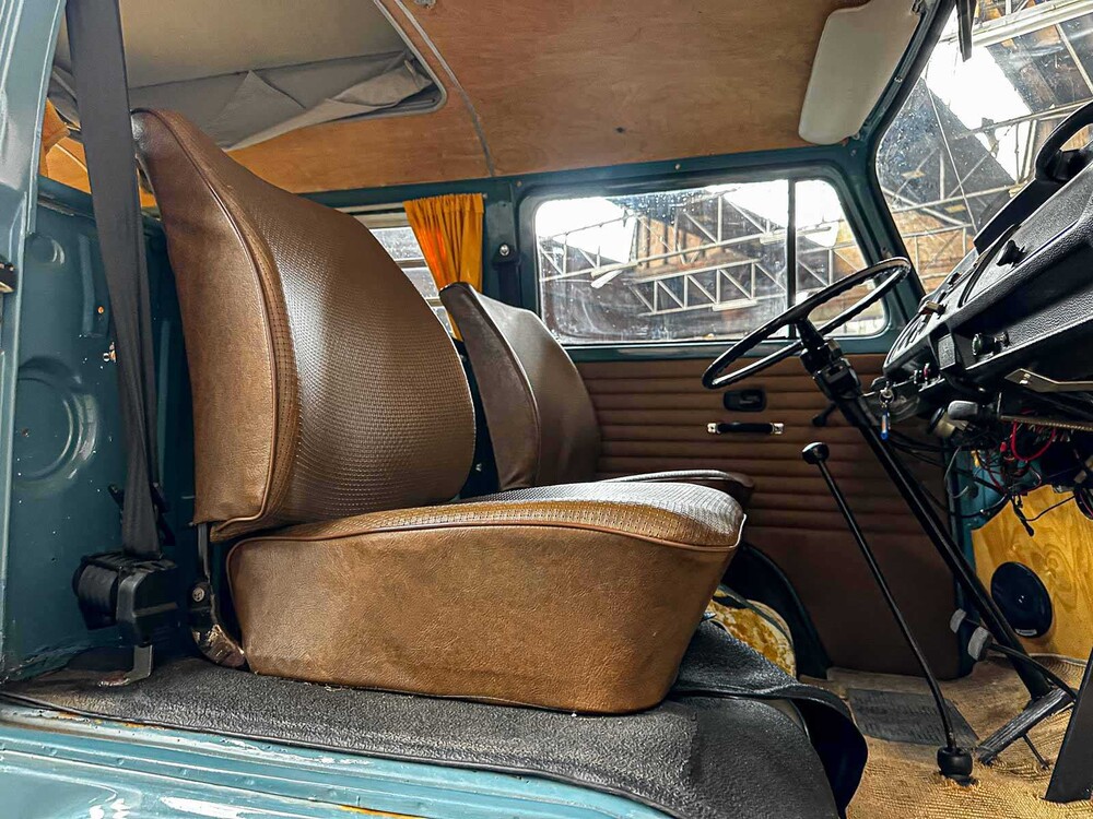 Volkswagen 23-517 Camper 1973, 07-YB-44