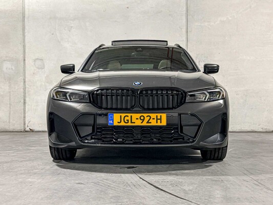 BMW 330e Touring 3-serie 292pk 2025 (Origineel-NL + 1e eigenaar), JGL-92-H