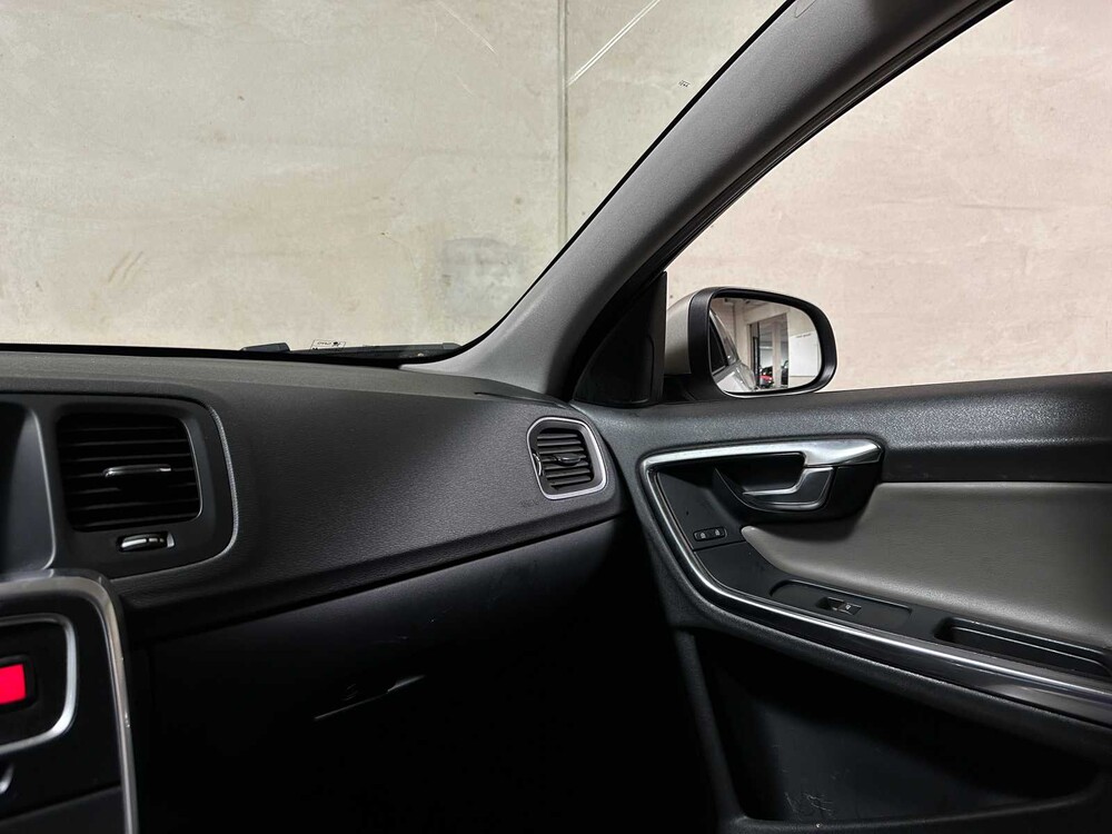 Volvo V60 1,6 D2 Kinetic 114 PS 2012 (Original-NL) Automatik, 24-XZL-6