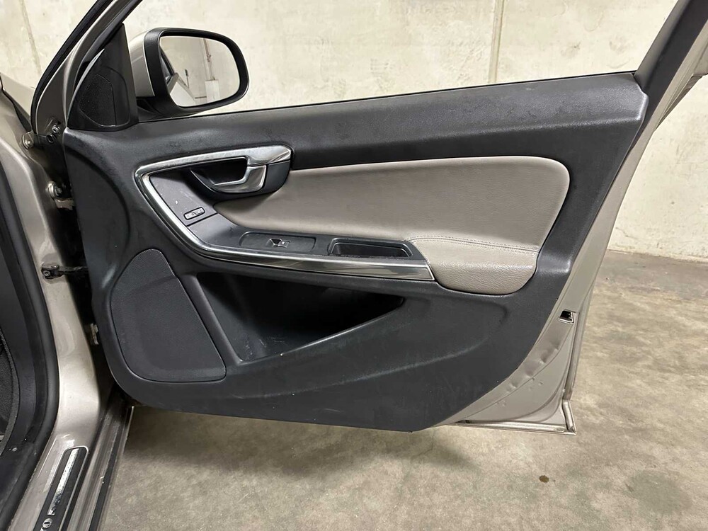 Volvo V60 1,6 D2 Kinetic 114 PS 2012 (Original-NL) Automatik, 24-XZL-6