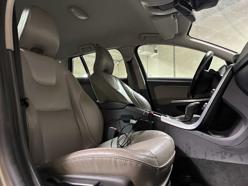 Volvo V60 1,6 D2 Kinetic 114 PS 2012 (Original-NL) Automatik, 24-XZL-6