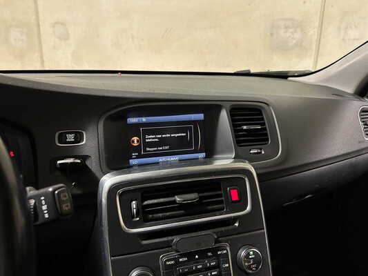 Volvo V60 1.6 D2 Kinetic 114pk 2012 (Origineel-NL) Automaat, 24-XZL-6
