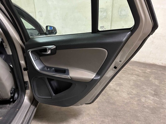 Volvo V60 1.6 D2 Kinetic 114pk 2012 (Origineel-NL) Automaat, 24-XZL-6