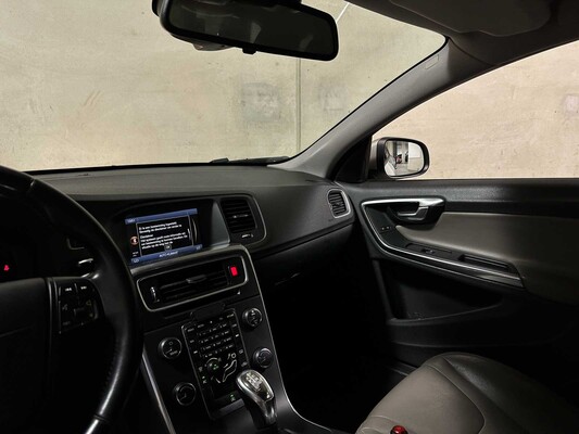 Volvo V60 1.6 D2 Kinetic 114pk 2012 (Origineel-NL) Automaat, 24-XZL-6