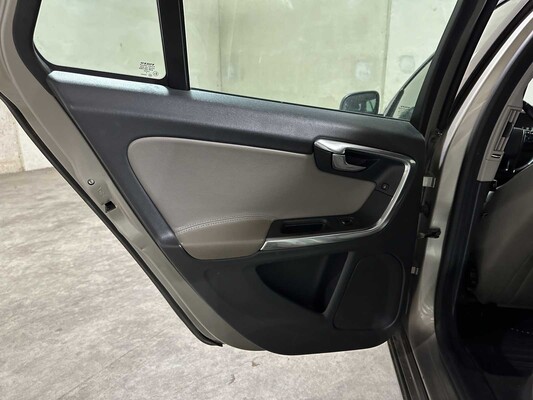 Volvo V60 1.6 D2 Kinetic 114pk 2012 (Origineel-NL) Automaat, 24-XZL-6