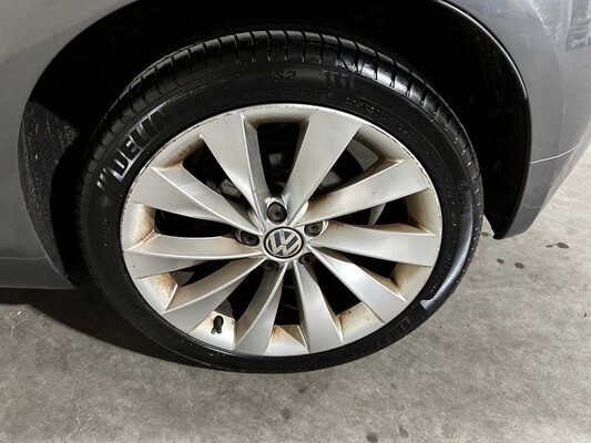 Volkswagen Scirocco 1.4 TSI Highline 122pk 2014 (Origineel-NL), 04-ZLF-5