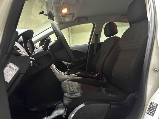 Opel Astra Sports Tourer 1.4 Design Edition 101pk 2013 (Origineel-NL), 5-SJJ-38