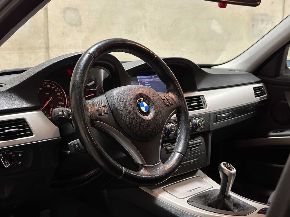 BMW 318i Touring Business Line 3-Reihe (Original-NL), 22-LDH-4