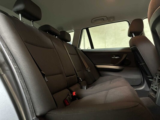 BMW 318i Touring Business Line 3-serie (Origineel-NL), 22-LDH-4