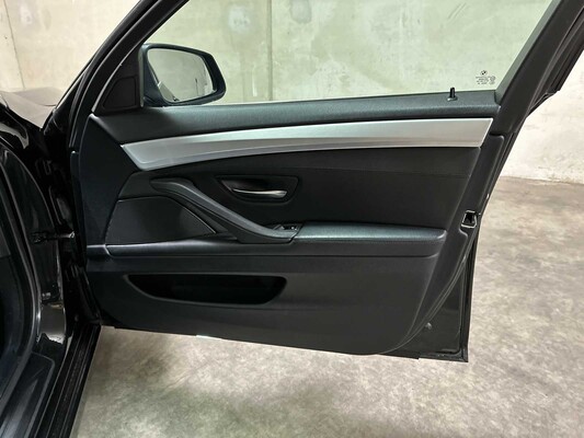 BMW 520d Touring High Executive M Sport 184pk 2013 5-serie, NN-706-Z