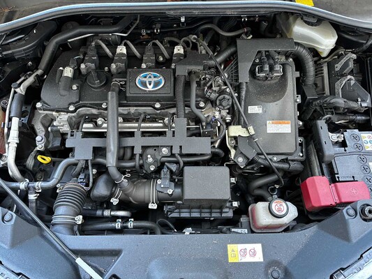 Toyota C-HR 1.8 Hybrid Executive 122pk 2017 (Origineel-NL), RF-509-L