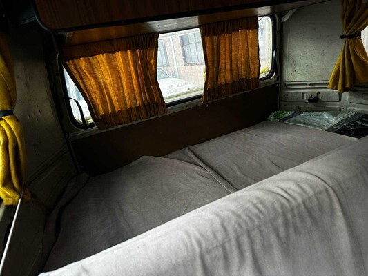 Volkswagen 23 Kampeerauto 1977, 00-SL-64 Camper