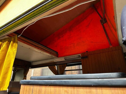 Volkswagen 23 Kampeerauto 1977, 00-SL-64 Camper