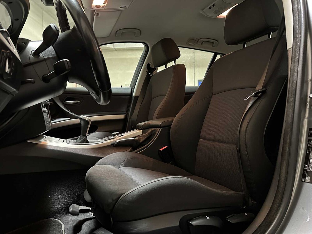 BMW 318i Touring Business Line 3-serie (Origineel-NL), 22-LDH-4