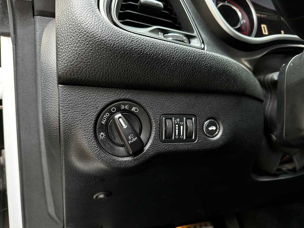 Dodge Challenger SXT PLUS 3.6 V6 305pk 2015