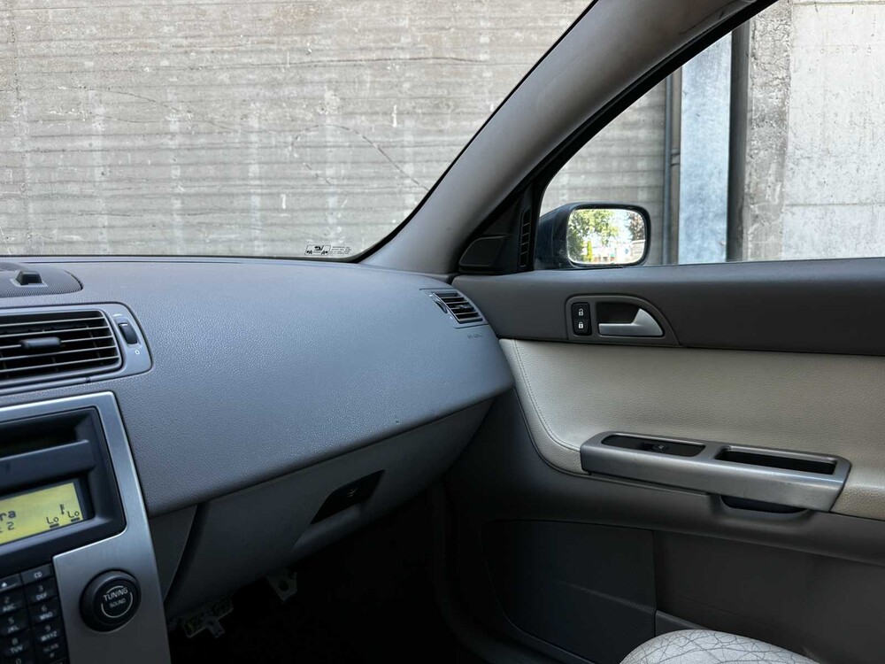 Volvo V50 2.4 Summum 140pk 2005 (Origineel-NL), 48-RK-GR