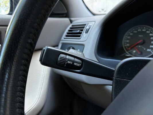 Volvo V50 2.4 Summum 140pk 2005 (Origineel-NL), 48-RK-GR