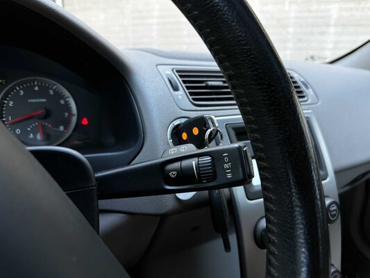 Volvo V50 2.4 Summum 140pk 2005 (Origineel-NL), 48-RK-GR